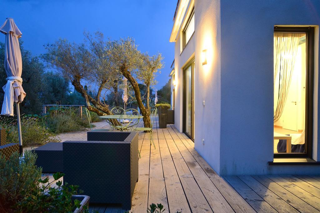 Maison D'Hotes Bleu Azur Tourrettes-sur-Loup Rum bild